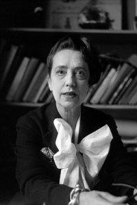 Elsa-Schiaparelli_290x435